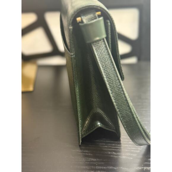 Louis Vuitton Selenga Clutch – Episea Green Taiga Leather w/ COA - Picture 7 of 9